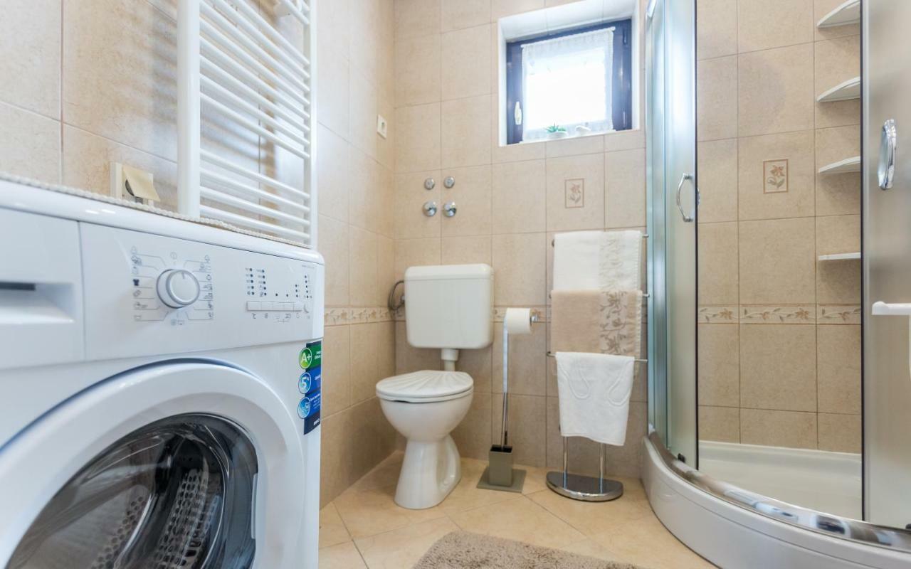 Apartment Smilja Malinska Ngoại thất bức ảnh