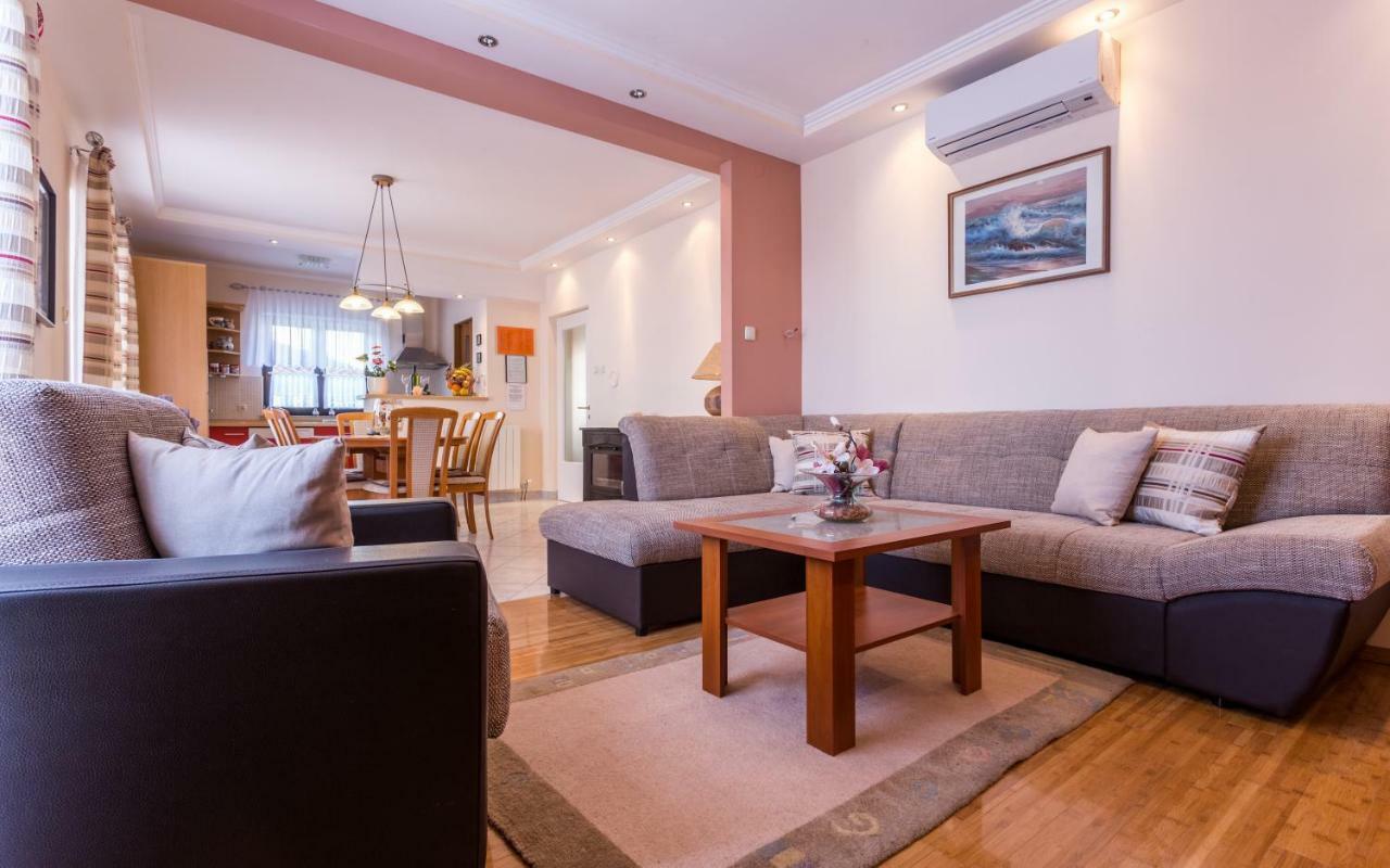 Apartment Smilja Malinska Ngoại thất bức ảnh